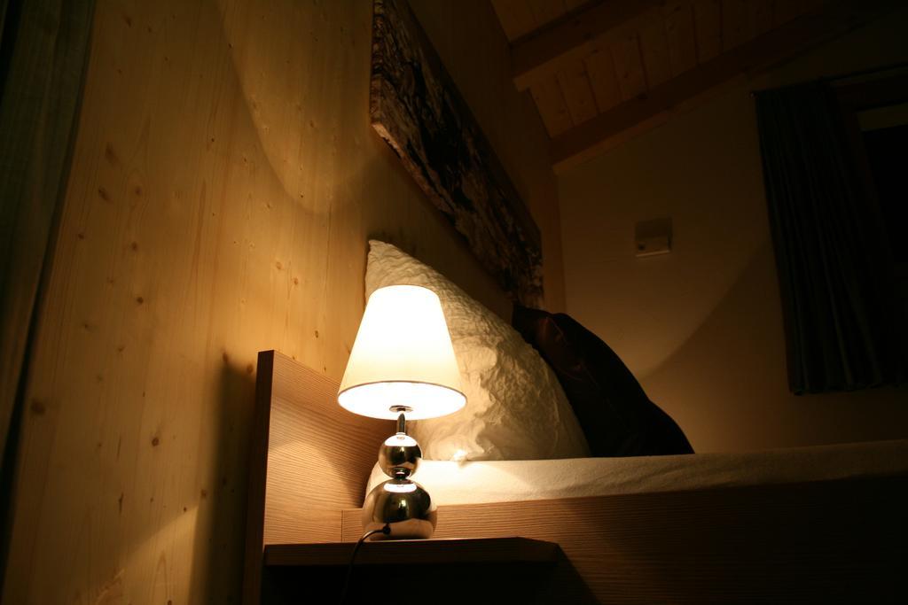 Huettenhotel Husky Lodge Muotathal Quarto foto
